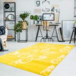 CARPET CITY MODA Z MOTYLAMI Nowoczesny dywan pokojowy z krótkim włosiem żółty biały 160x230 cm