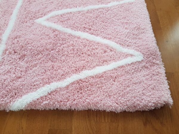 Puszysty dywan VELVET PINK shaggy w kolorze jasnego różu z białym wzorem - obrazek 11