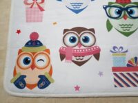 PLUSZOWY PUSZYSTY dywan antypoślizgowy dla dzieci KOLOROWY WZÓR W ZIMOWE SÓWKI na białym tle 140x200 cm - obrazek 10