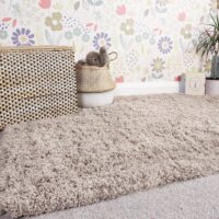 PUSZYSTY NOWOCZESNY DYWANIK SHAGGY Z DŁUGIM WŁOSIEM beżowy KUKKON RUGS ASPEN 80x150 cm