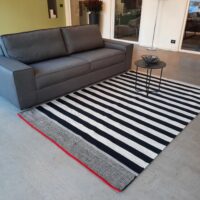 RĘCZNIE TKANY NATURALNY DYWAN BAWEŁNIANY biały czarny czerwony w paski JUTE & CO ISCHIA 60x140 cm