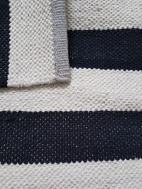 RĘCZNIE TKANY NATURALNY DYWAN BAWEŁNIANY biały czarny czerwony w paski JUTE & CO ISCHIA 60x140 cm - obrazek 7