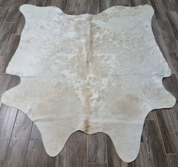 LUKSUSOWY NATURALNY DYWAN ZE SKÓRY BYDLĘCEJ DO SALONU SYPIALNI kremowy beżowy biszkoptowy LUXOR LIVING RINDERFELL 200x200 cm - obrazek 10