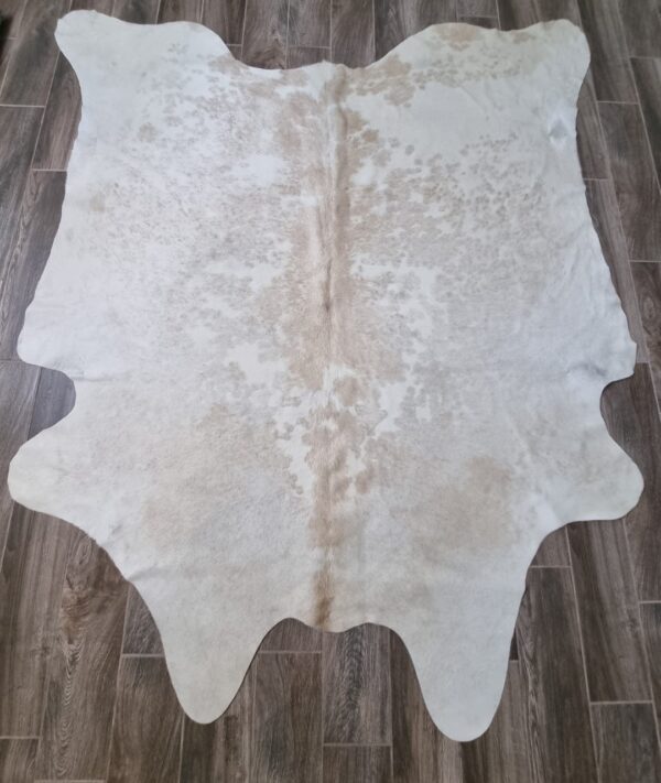 LUKSUSOWY NATURALNY DYWAN ZE SKÓRY BYDLĘCEJ DO SALONU SYPIALNI kremowy beżowy biszkoptowy LUXOR LIVING RINDERFELL 200x200 cm - obrazek 11